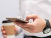 Die SMS stirbt aus Mann sendet SMS