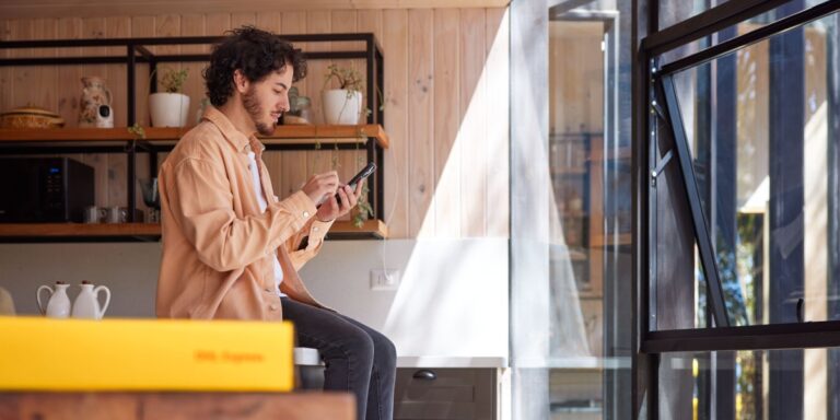 DHL Express erleichtert Retouren: QR-Code-Service ersetzt herk