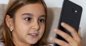 Minderjährige: Onlinekäufe beginnen oft im Feed
